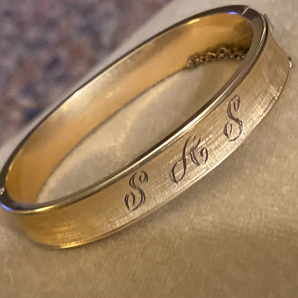 Vintage 1963 Gold Engraved Bangle Bracelet - Picture 2 of 6